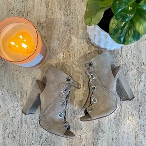 Steve Madden Korine Grey Lace Up Heels - Size 7